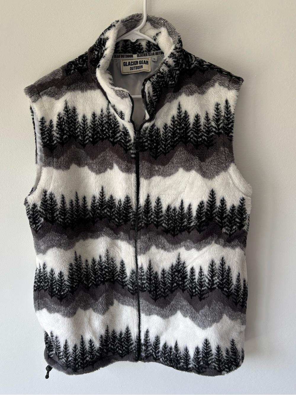 Glacier Gear Outdoor Black White Fleece Vest Forest Tree Scene Alaska Winter